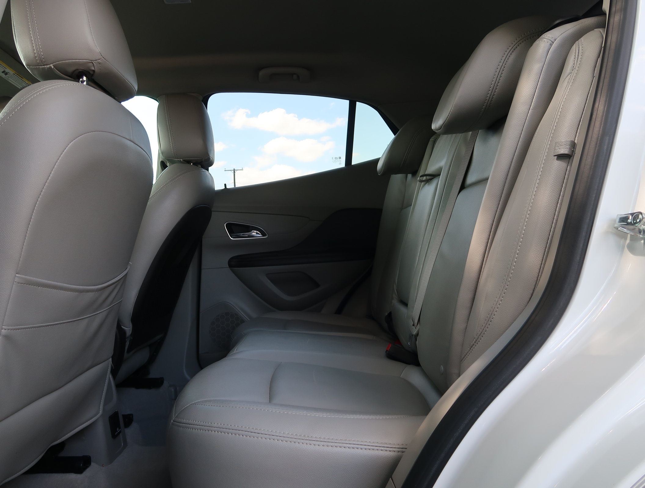 Used 2015 Buick Encore Convenience FWD image 28