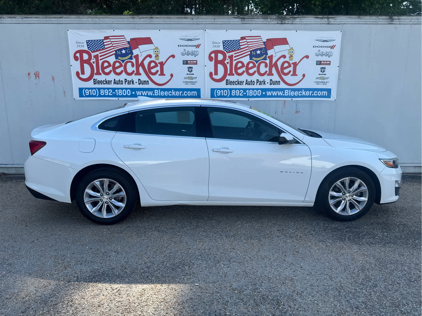 Used 2024 Chevrolet Malibu LT image 2
