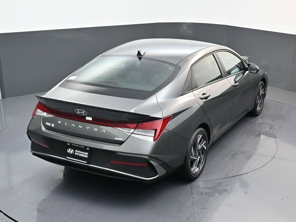 Certified 2025 Hyundai Elantra SEL image 16