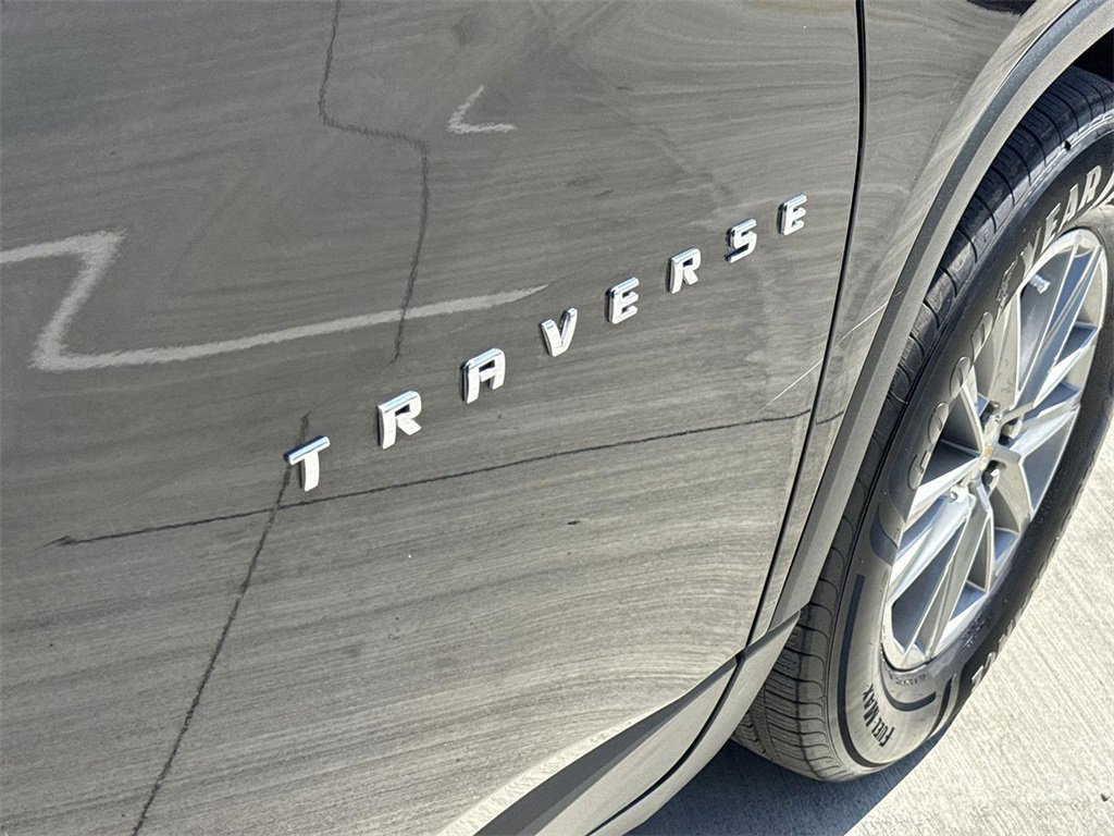 Used 2023 Chevrolet Traverse LT image 30