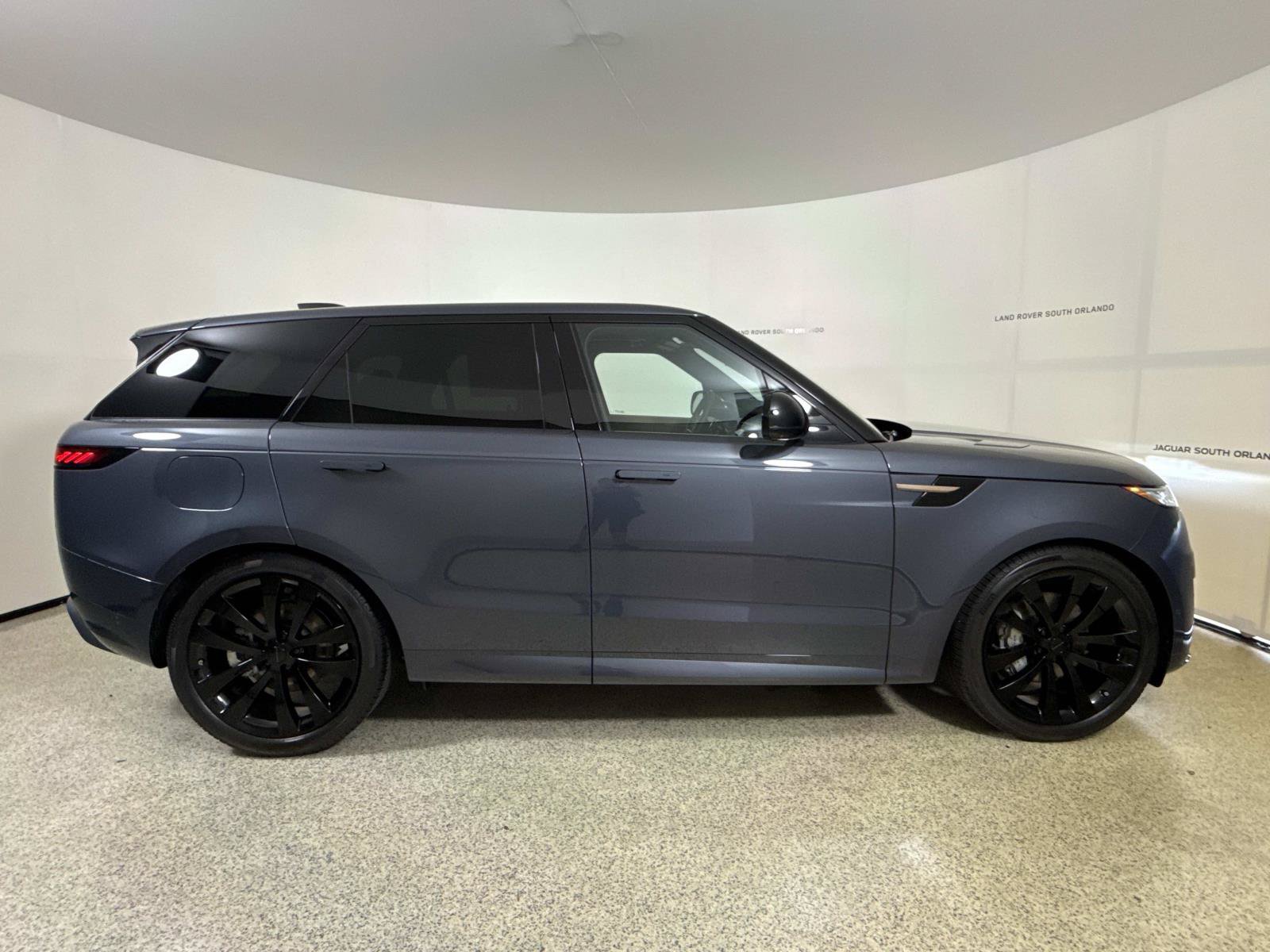 New 2026 Land Rover Range Rover Sport Dynamic SE AWD/4WD image 7