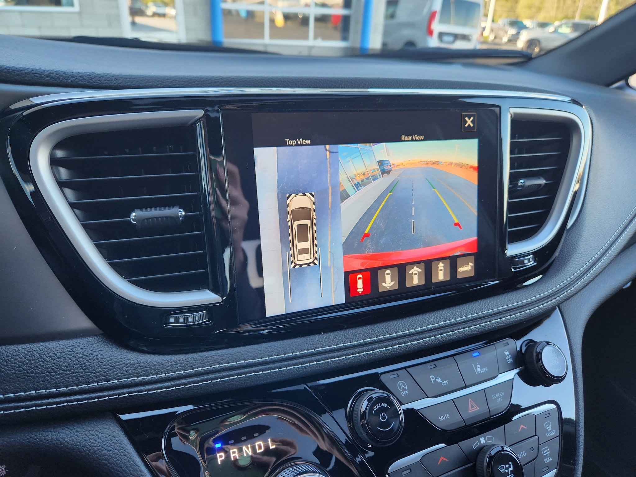 New 2027 Chrysler Pacifica Limited FWD image 31