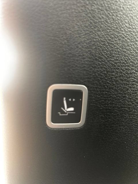 Used 2023 Chrysler Pacifica Touring-L FWD image 19