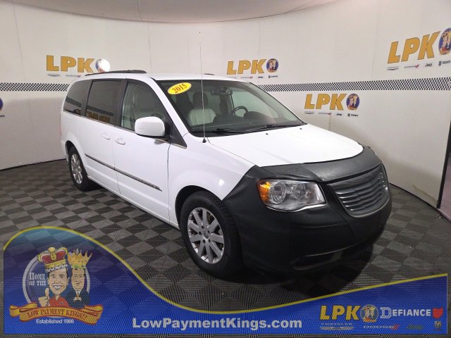 Used 2015 Chrysler Town & Country Touring image 1