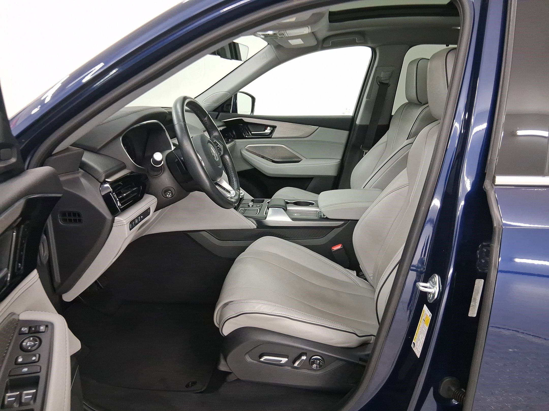 Used 2023 Acura MDX SH-AWD w/ Advance Package image 5