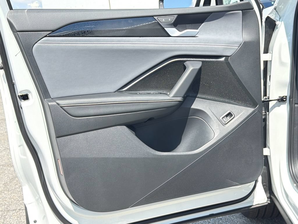 New 2026 Volkswagen Tiguan SE AWD/4WD image 16