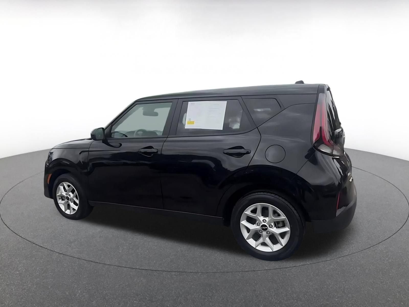 Used 2025 Kia Soul LX w/ LX Technology Package FWD image 10