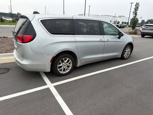 Used 2023 Chrysler Voyager LX FWD image 13