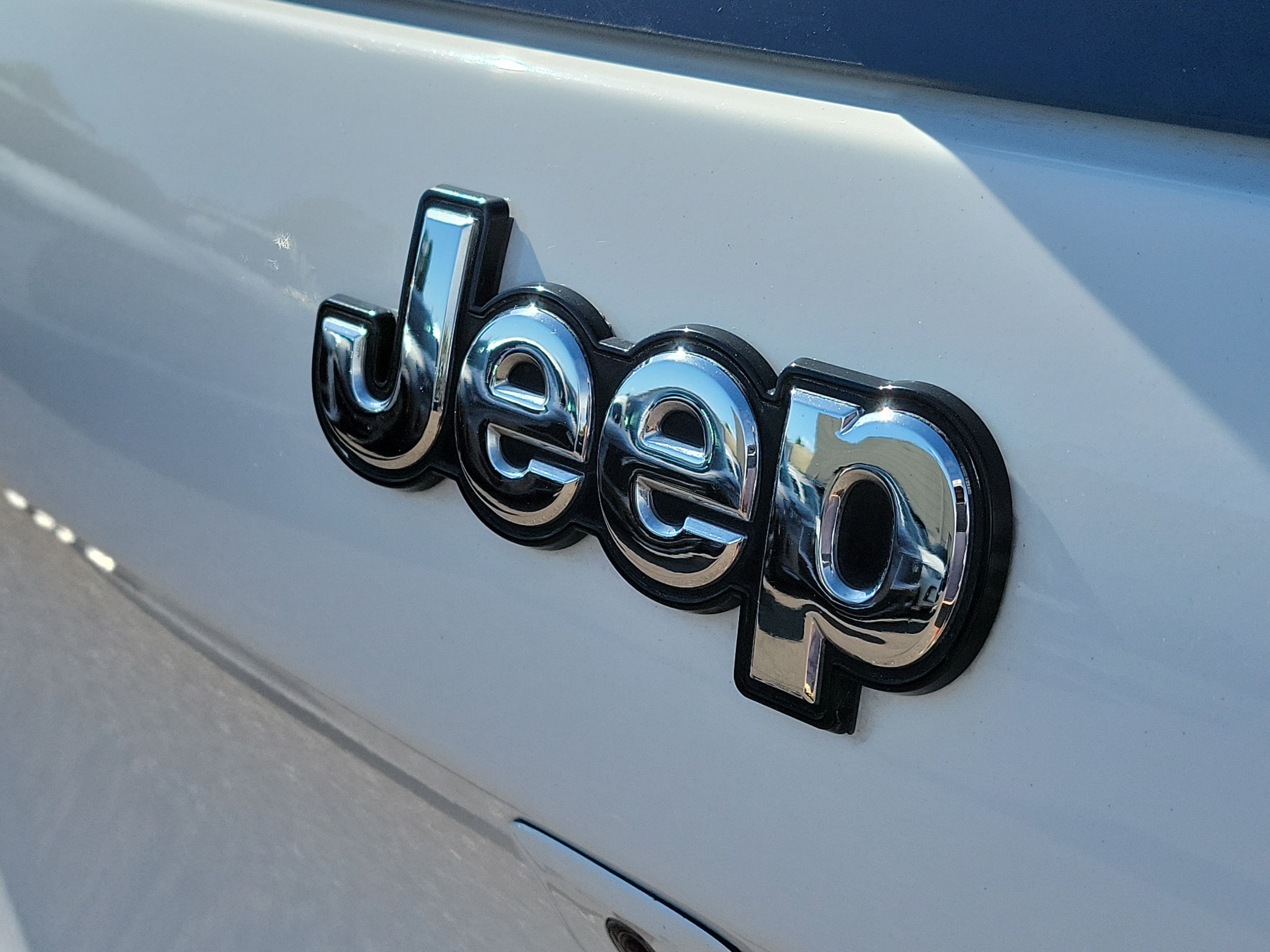Used 2016 Jeep Cherokee Limited AWD/4WD image 30