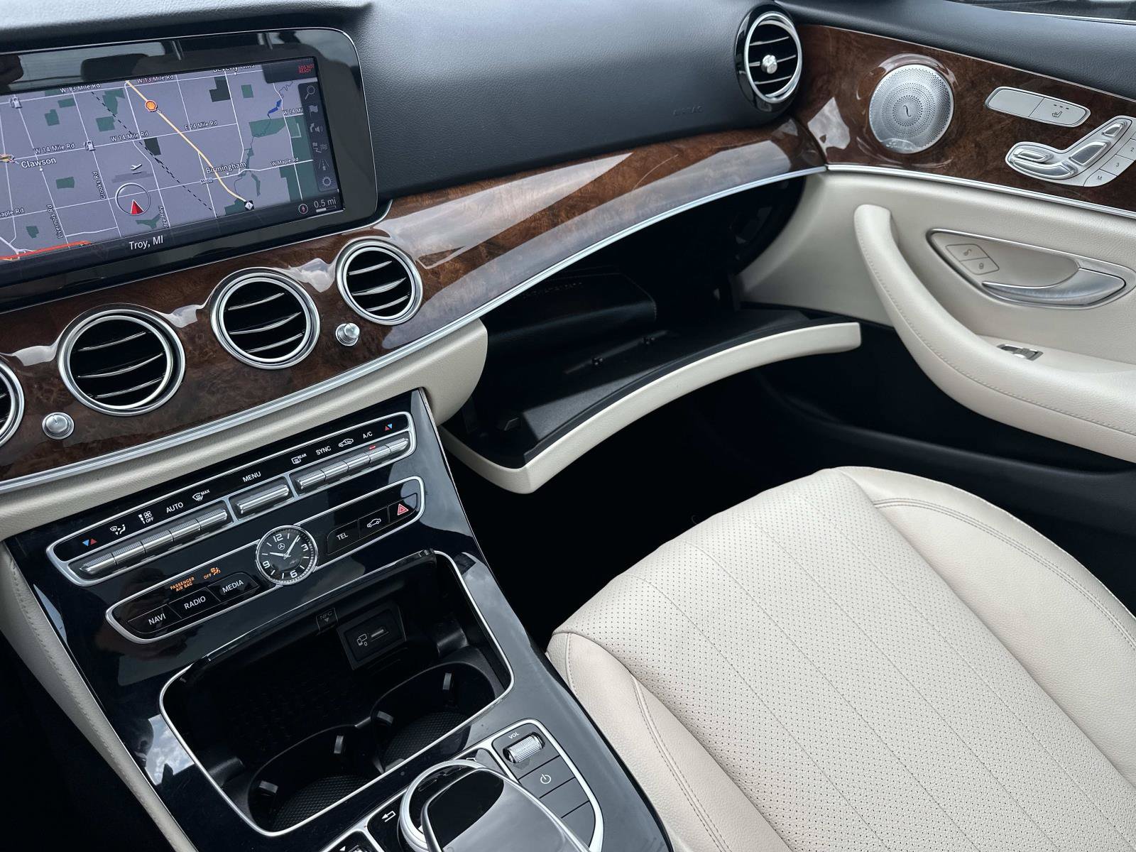 Used 2017 Mercedes-Benz E 300 4MATIC image 34