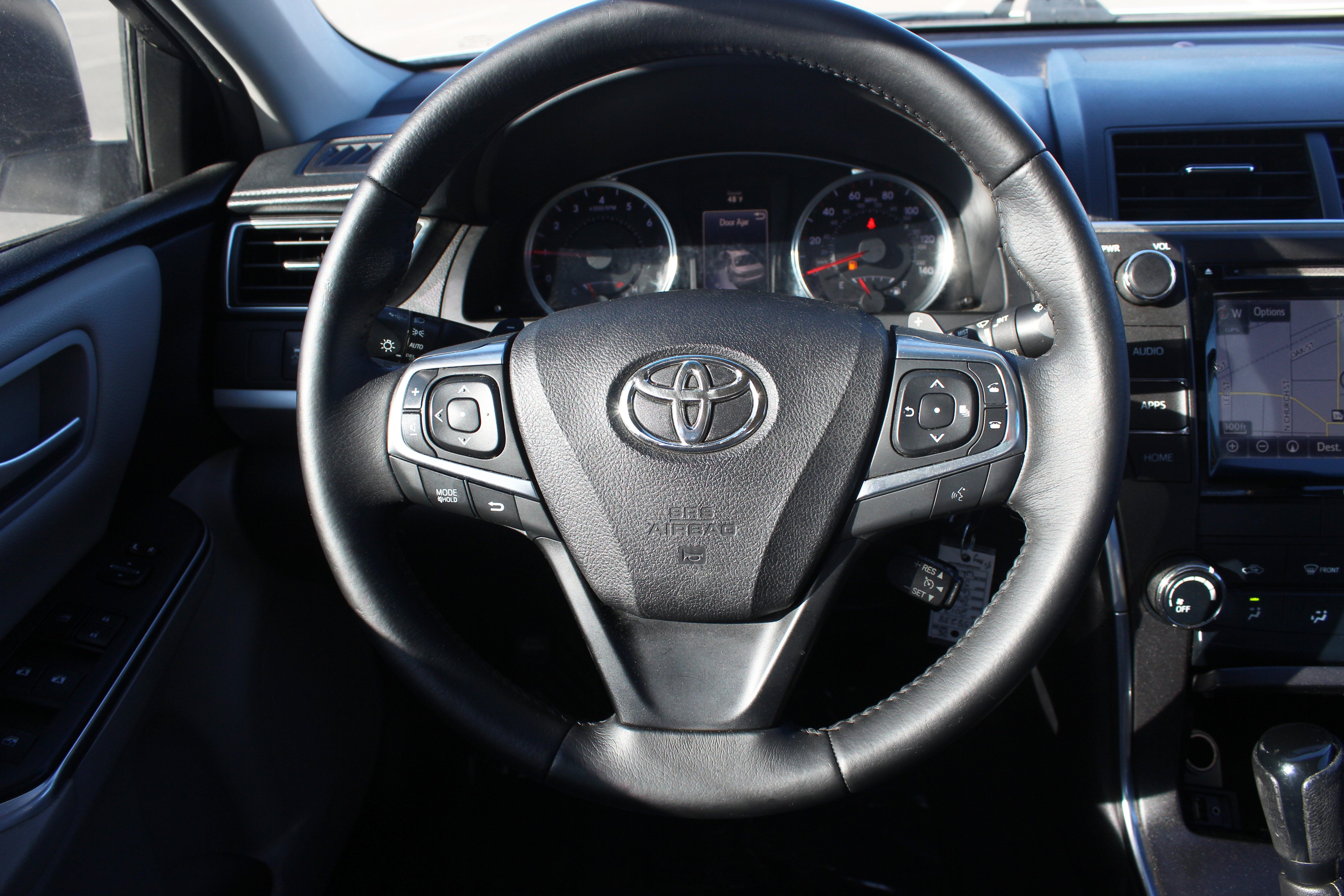 Used 2017 Toyota Camry SE w/ Moonroof Package image 23