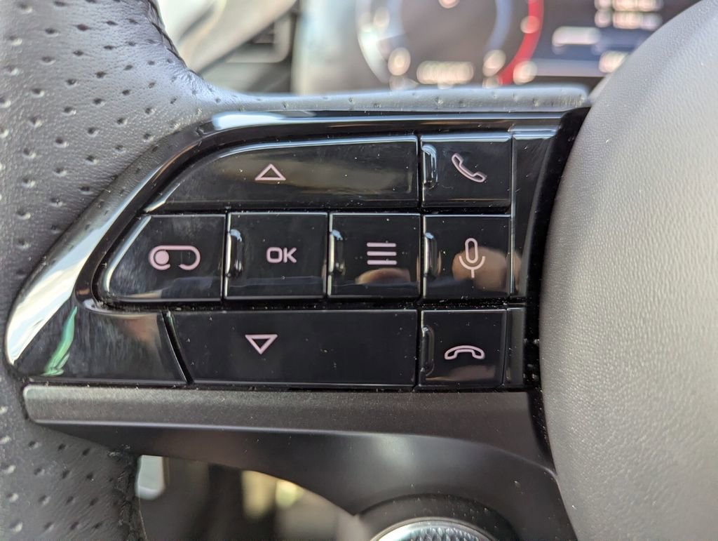 Used 2025 Mercedes-Benz GLB 250 4MATIC image 37