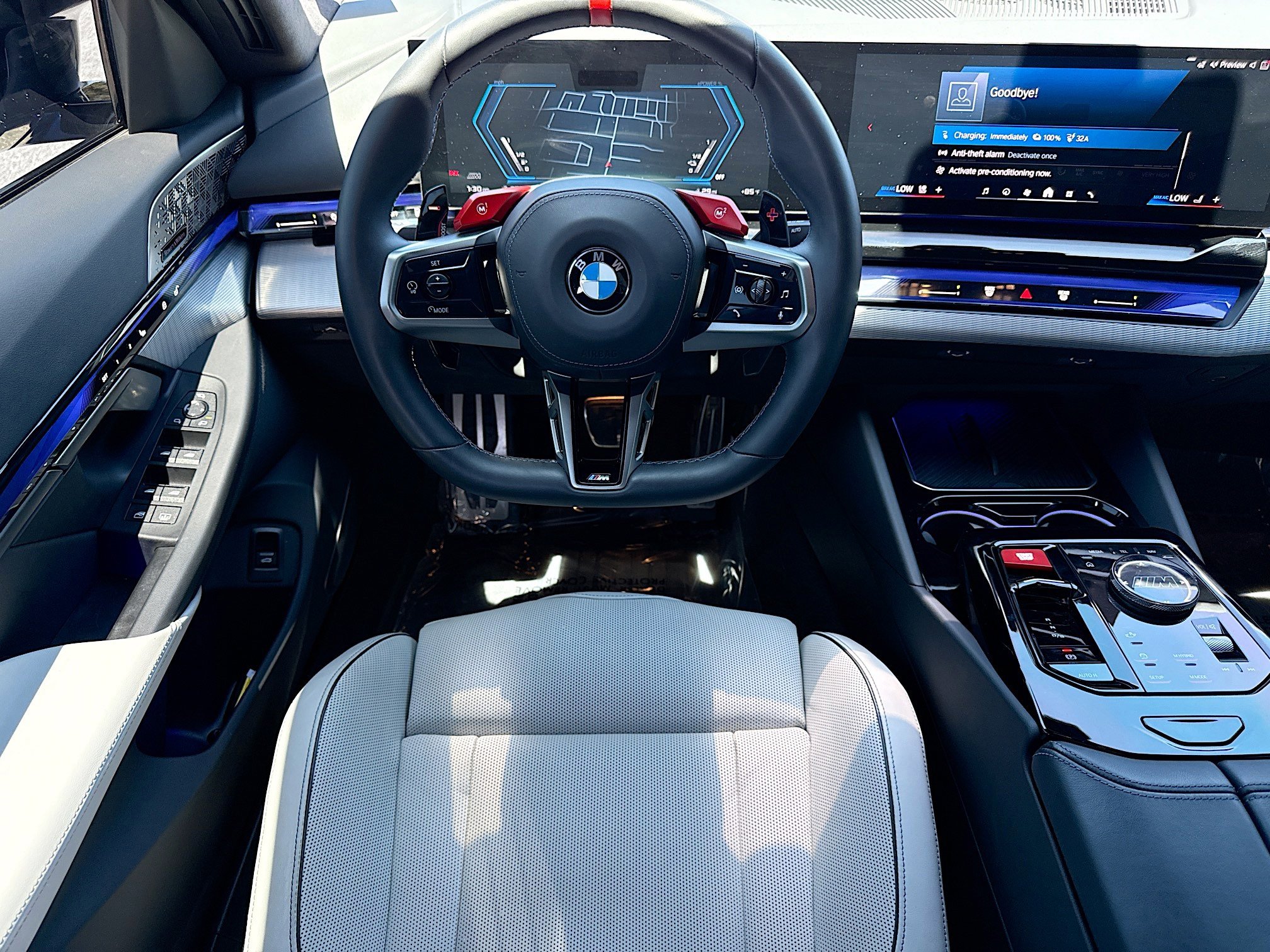 Used 2025 BMW M5 w/ Executive Package image 16