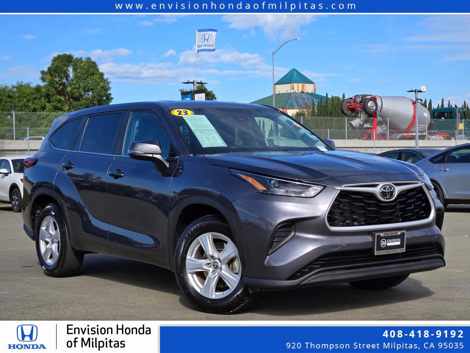Used 2023 Toyota Highlander L FWD image 1