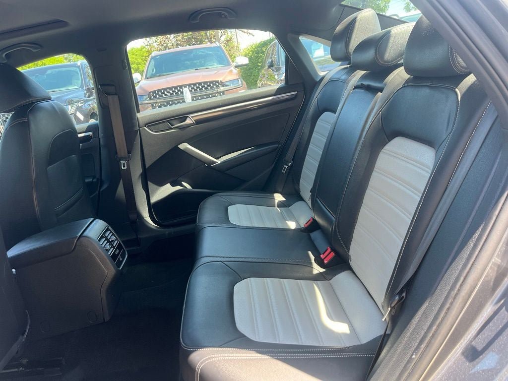 Used 2018 Volkswagen Passat 3.6 FWD image 12
