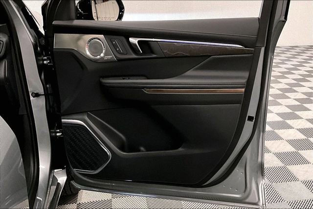 Used 2025 Buick Enclave Avenir w/ Super Cruise Package image 22