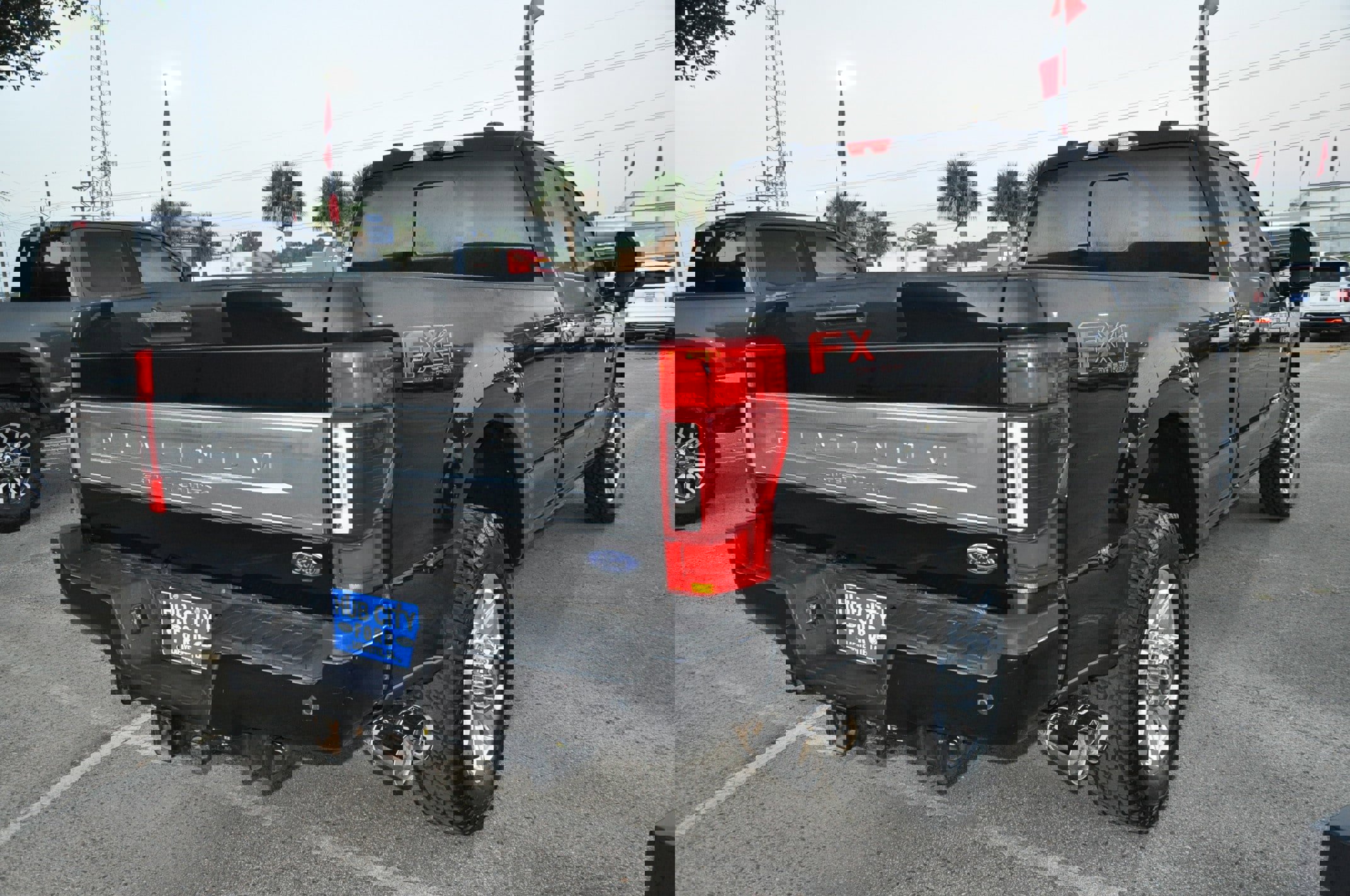 Used 2022 Ford F350 Platinum w/ FX4 Off-Road Package image 5