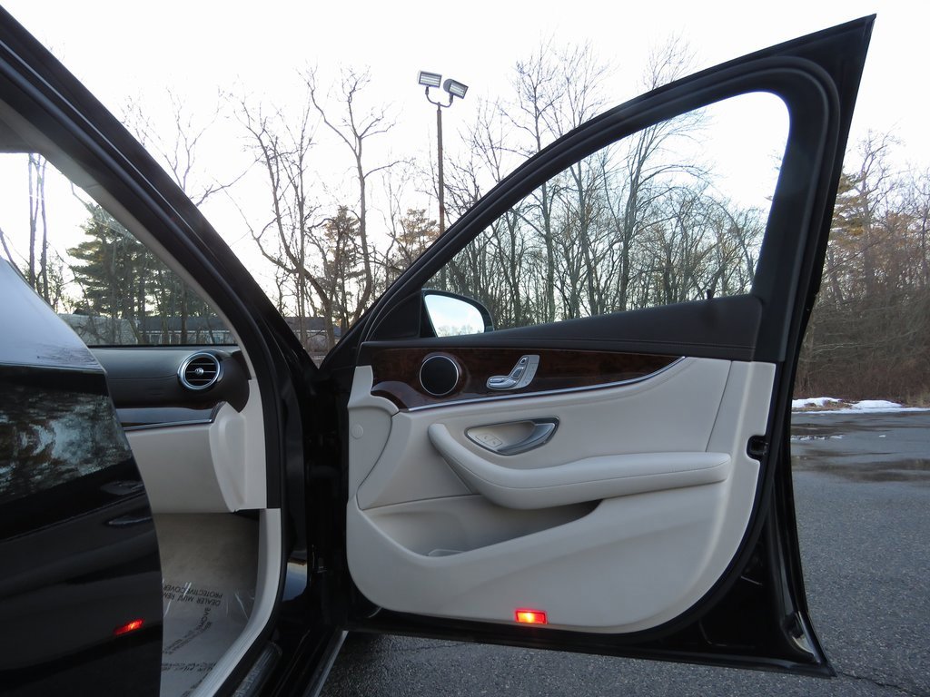 Used 2020 Mercedes-Benz E 350 4MATIC Sedan image 12