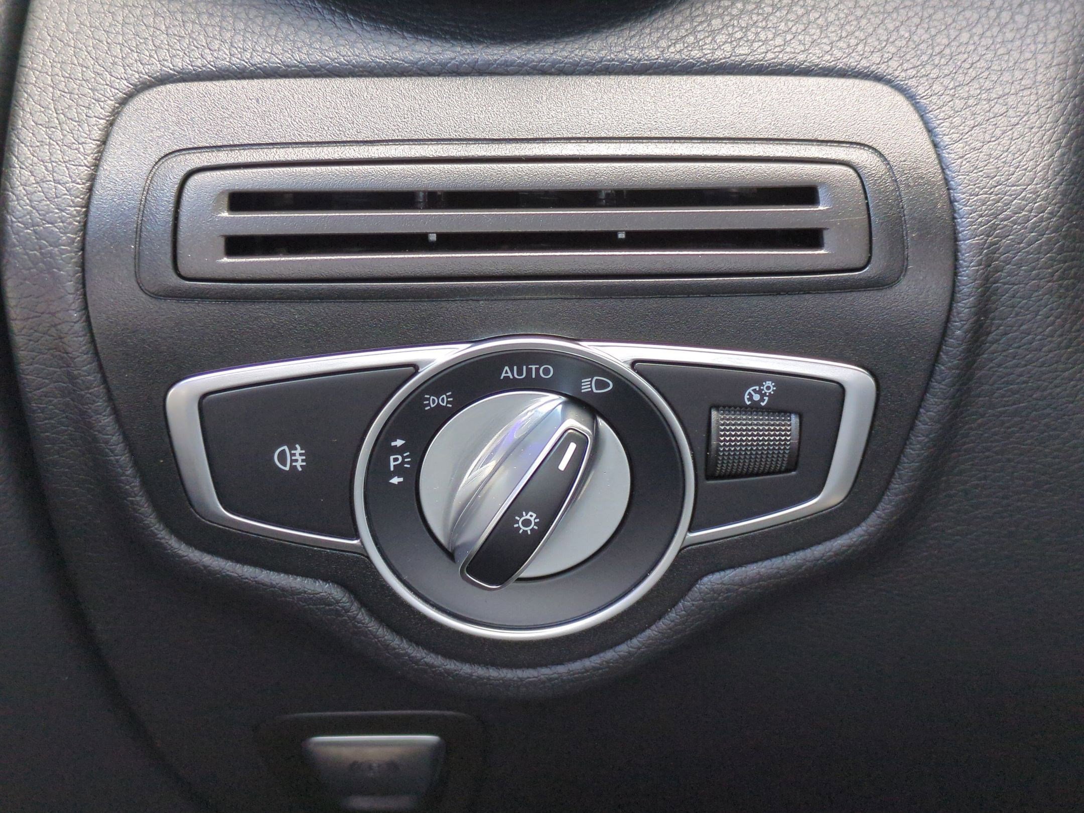 Used 2020 Mercedes-Benz GLC 300 4MATIC image 17