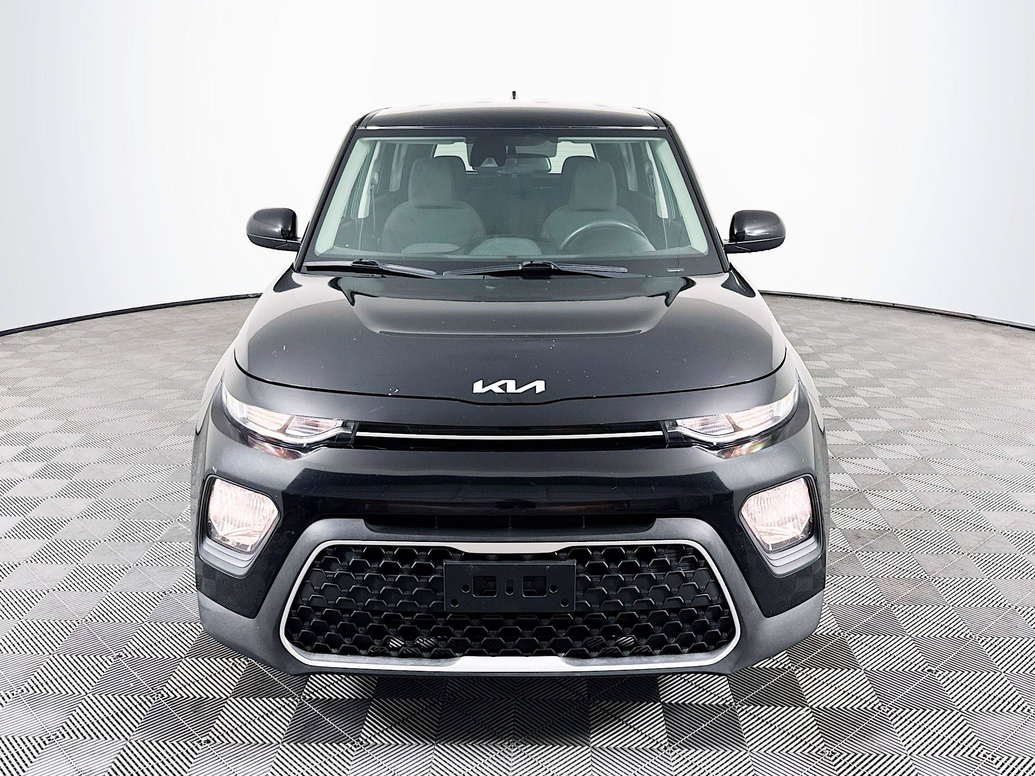 Used 2022 Kia Soul S FWD image 2
