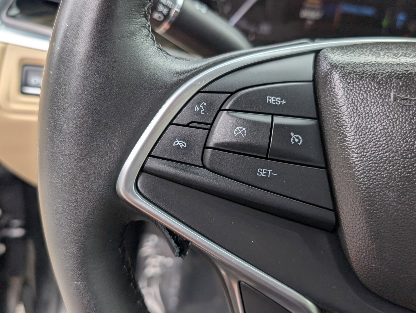 Used 2018 Cadillac XT5 FWD w/ LPO, Wheel Lock Package image 37