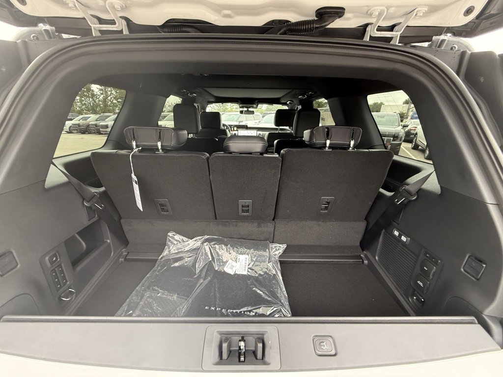 New 2025 Ford Expedition Platinum image 15