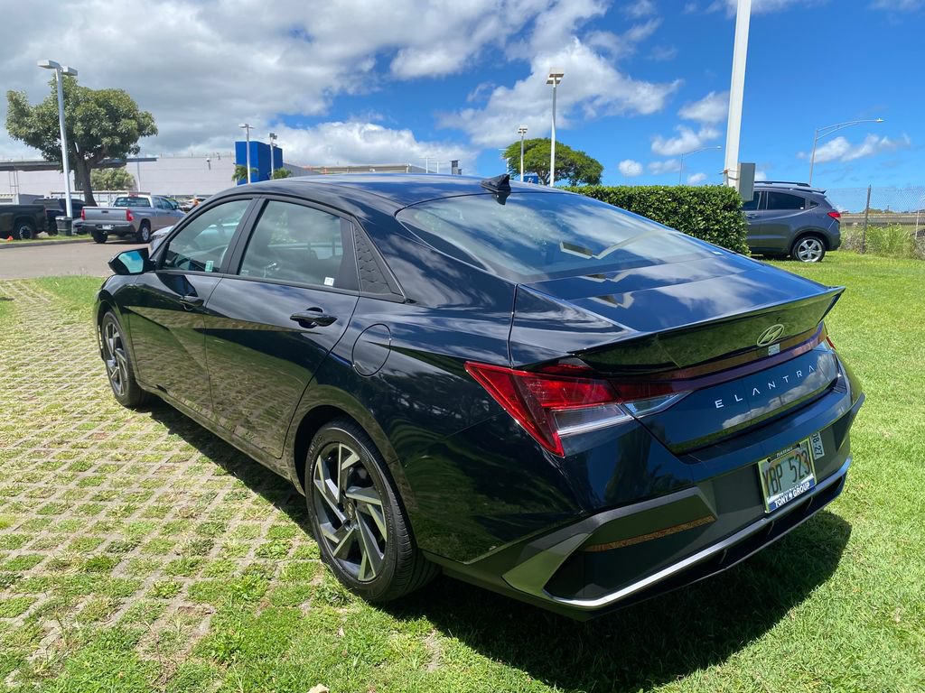 Certified 2025 Hyundai Elantra Sport FWD image 23