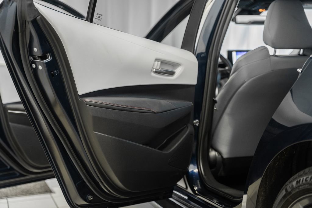 Used 2024 Toyota Corolla SE w/ SE Convenience Package image 30