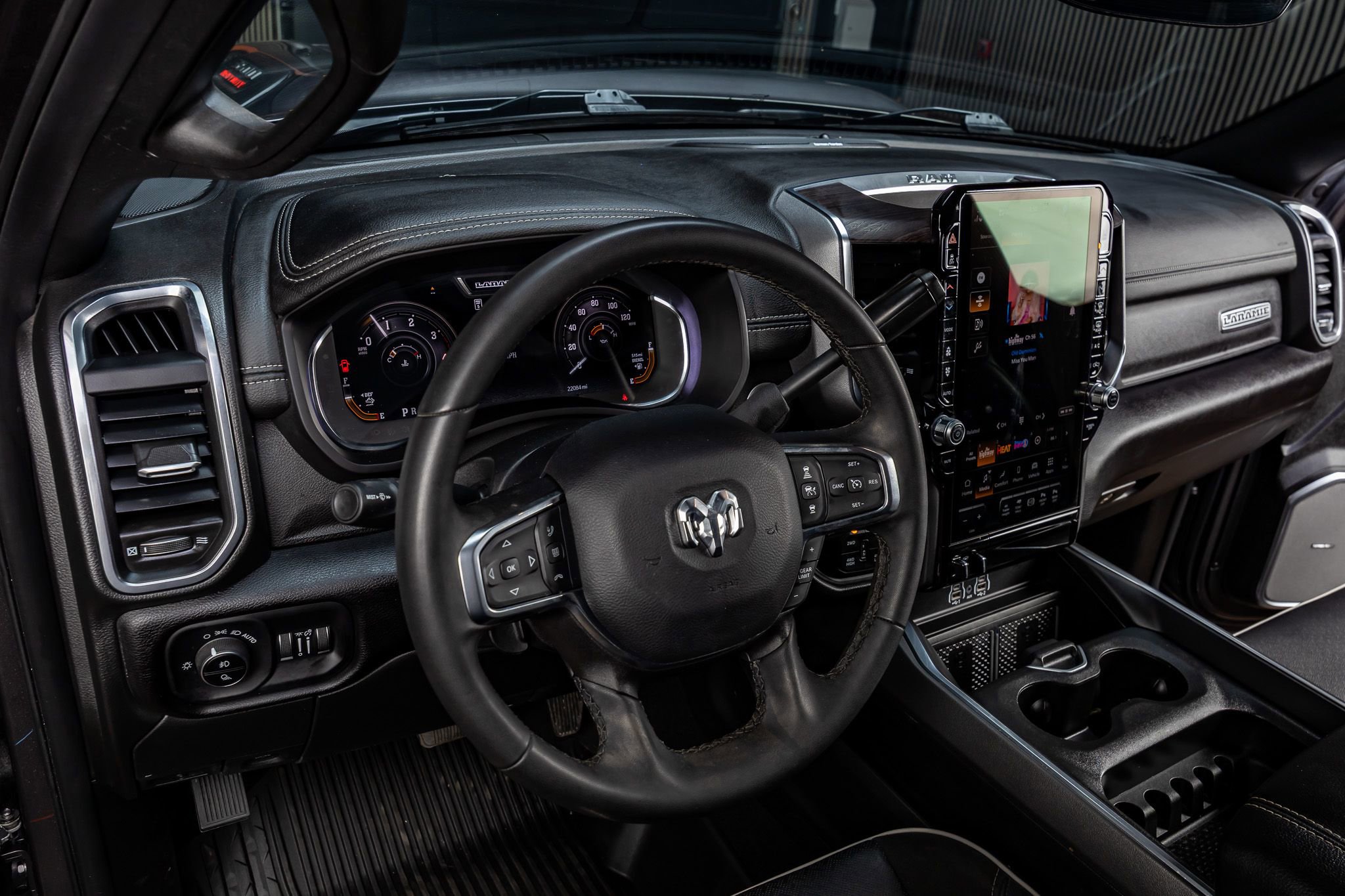 Used 2025 RAM 3500 Laramie AWD/4WD image 16