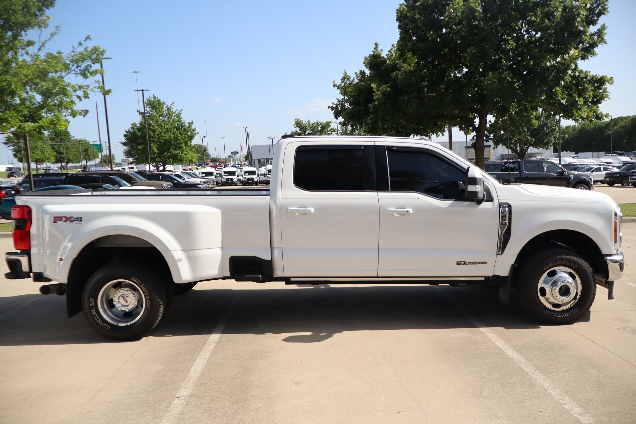 Used 2023 Ford F350 Lariat w/ Lariat Ultimate Package AWD/4WD image 2