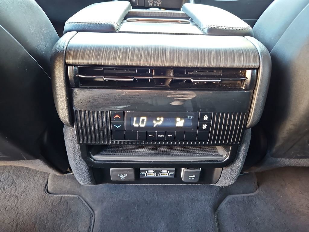 Used 2024 Jeep Wagoneer Series II w/ Flexible Seating Group image 31