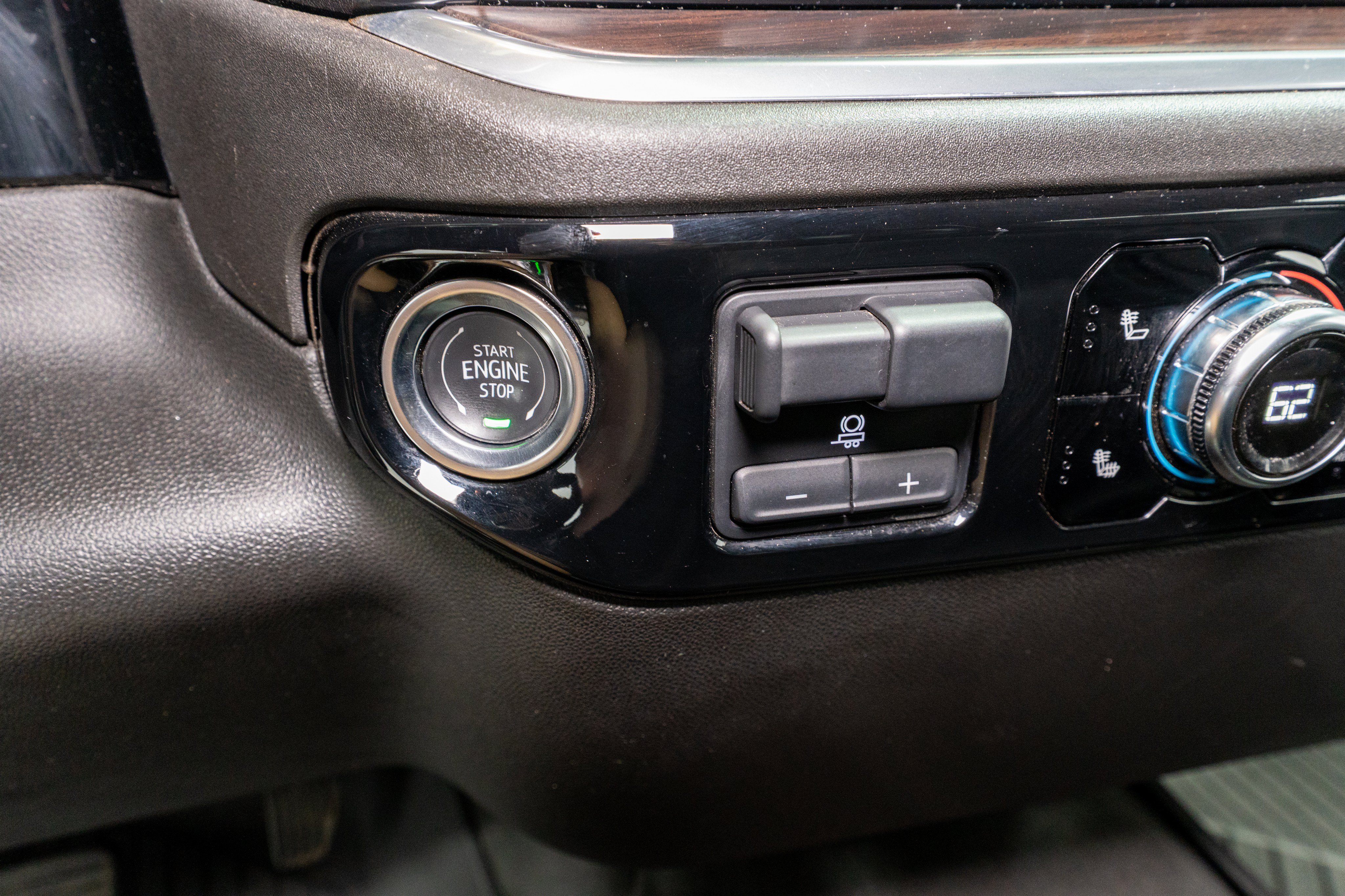 Used 2025 GMC Sierra 1500 SLT AWD/4WD image 23