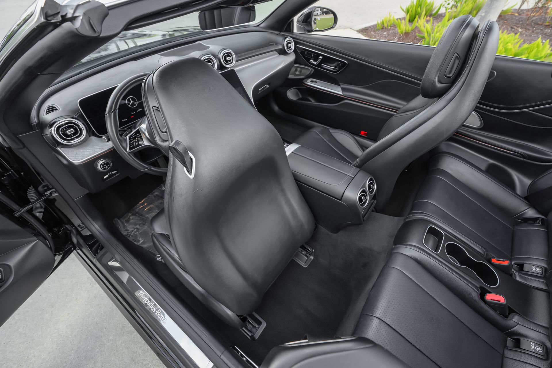 Used 2025 Mercedes-Benz CLE 300 4MATIC Cabriolet image 39