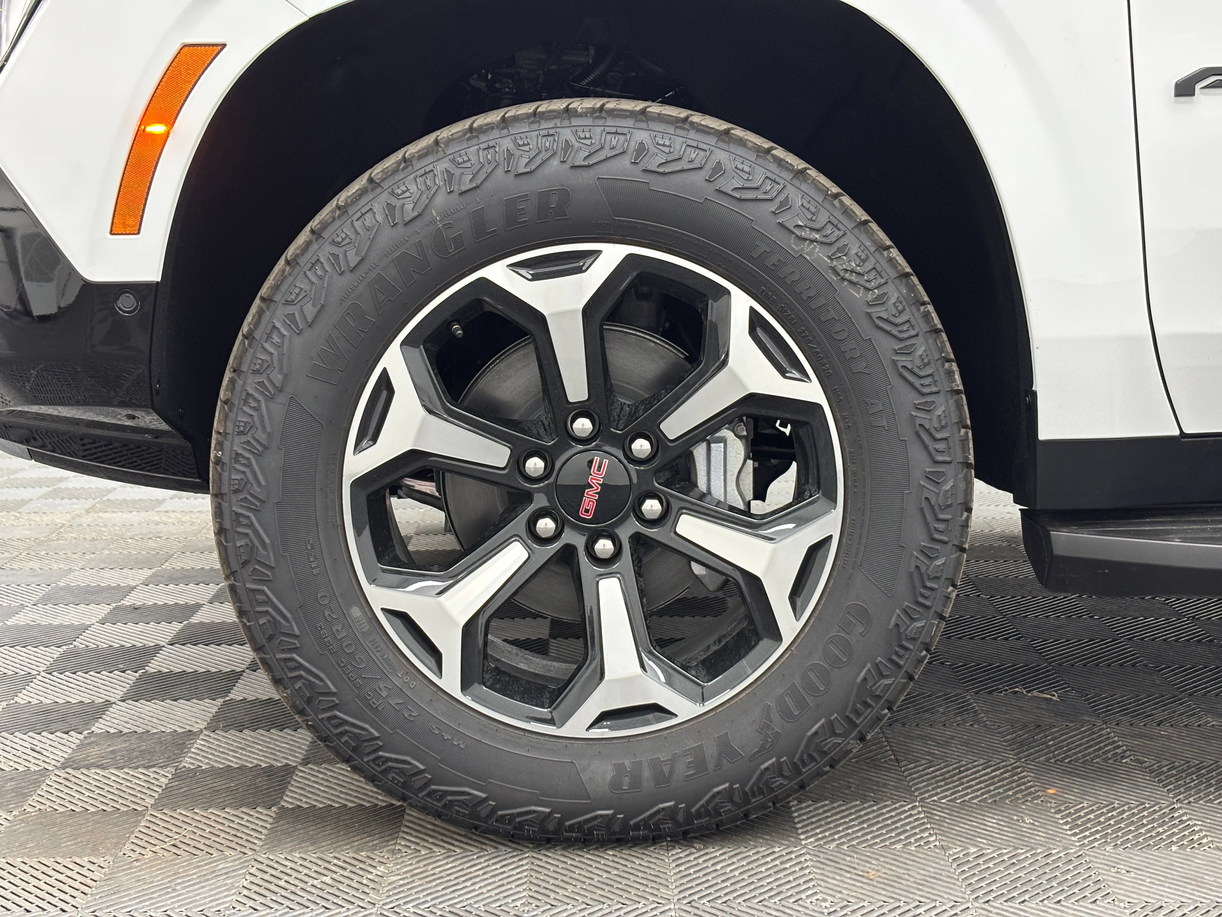 New 2026 GMC Yukon XL AT4 w/ AT4 Preferred Package AWD/4WD image 18