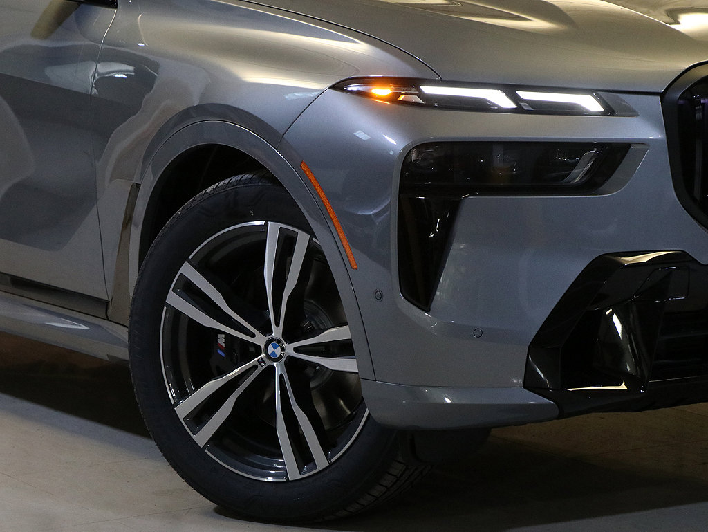 New 2025 BMW X7 M60i w/ Executive Package image 3