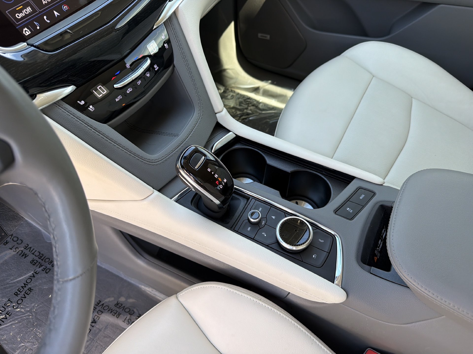 Used 2024 Cadillac XT6 Premium Luxury w/ Technology Package FWD image 23