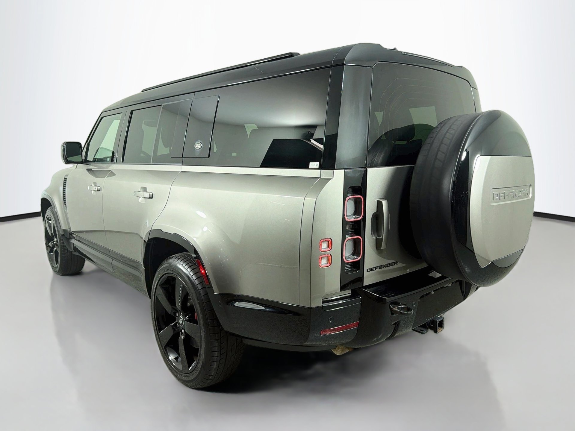 Used 2023 Land Rover Defender 130 X AWD/4WD image 8