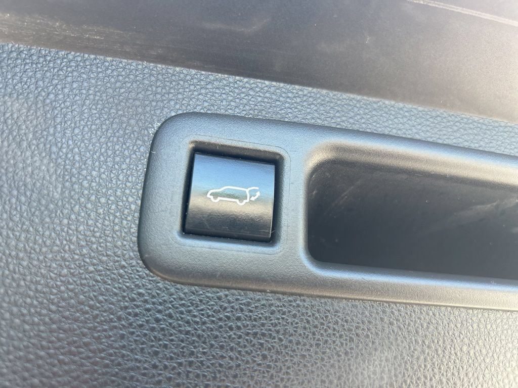 Used 2020 Toyota Highlander XLE AWD/4WD image 8