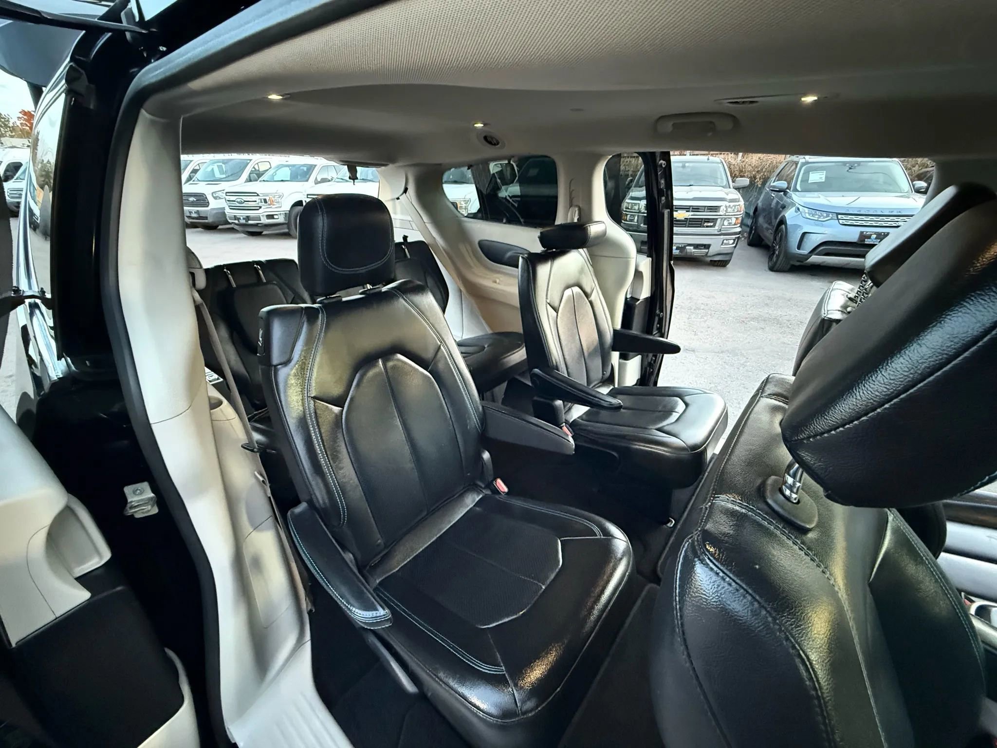 Used 2021 Chrysler Pacifica Touring-L image 24