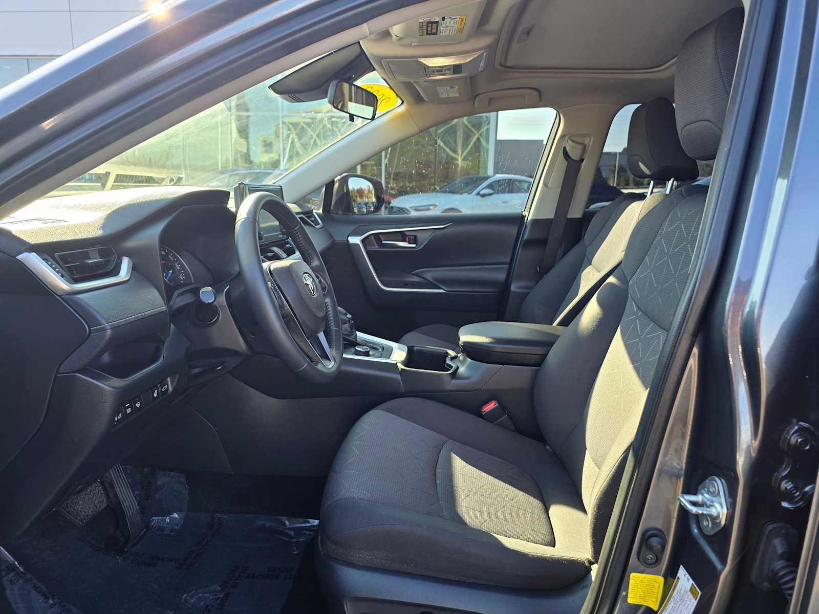 Used 2022 Toyota RAV4 XLE image 22