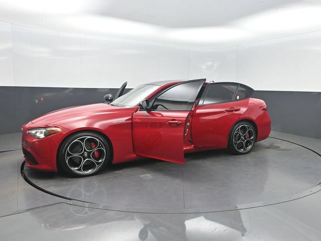 Used 2023 Alfa Romeo Giulia Veloce RWD image 36
