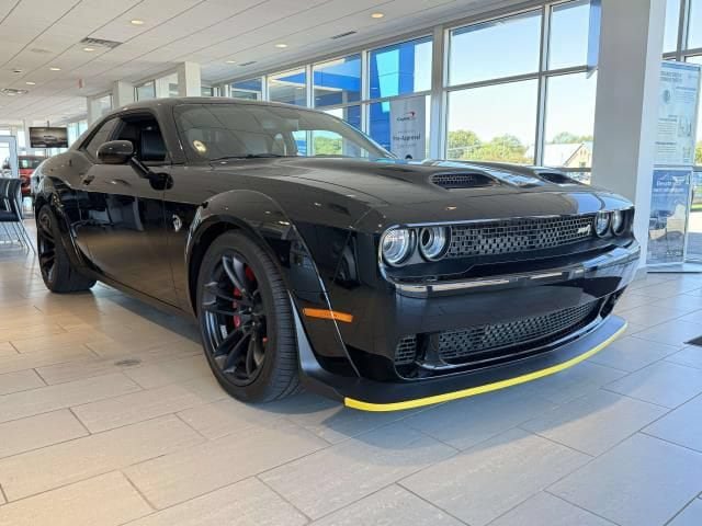 Used 2022 Dodge Challenger SRT Hellcat RWD image 4