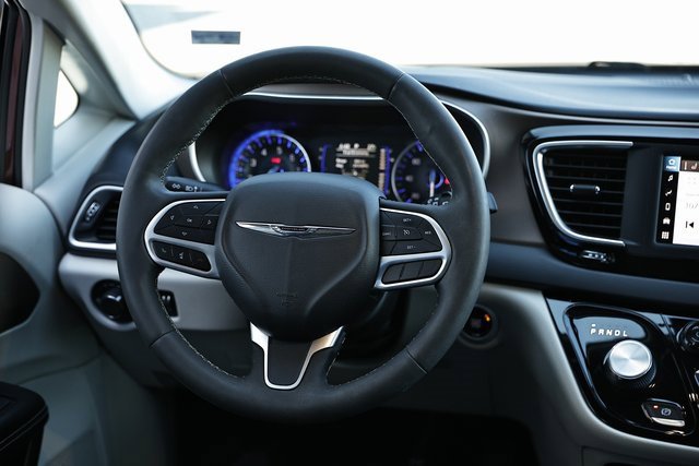 Used 2022 Chrysler Voyager LX image 22
