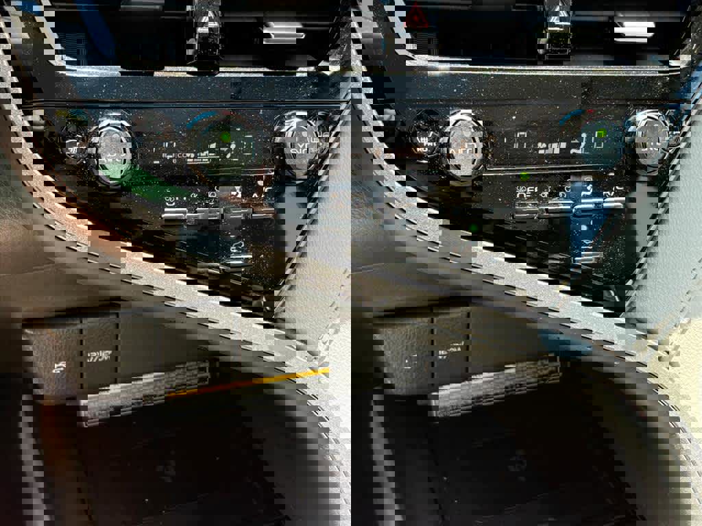 Used 2021 Toyota Camry XLE FWD image 15