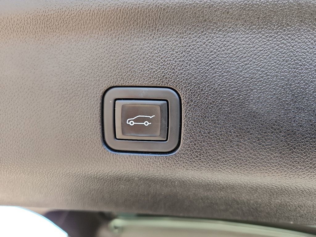 Used 2024 Chevrolet Suburban High Country AWD/4WD image 10