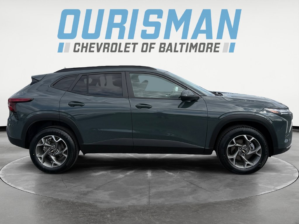 Used 2025 Chevrolet Trax LT FWD image 7