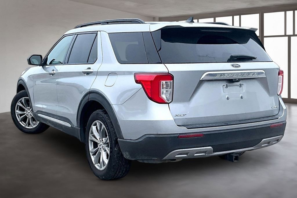 Used 2022 Ford Explorer XLT w/ Equipment Group 202A AWD/4WD image 4