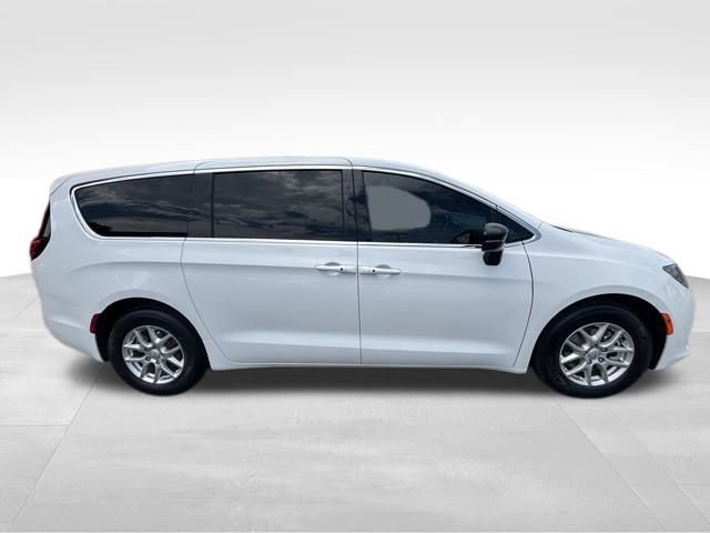 New 2026 Chrysler Voyager LX image 6