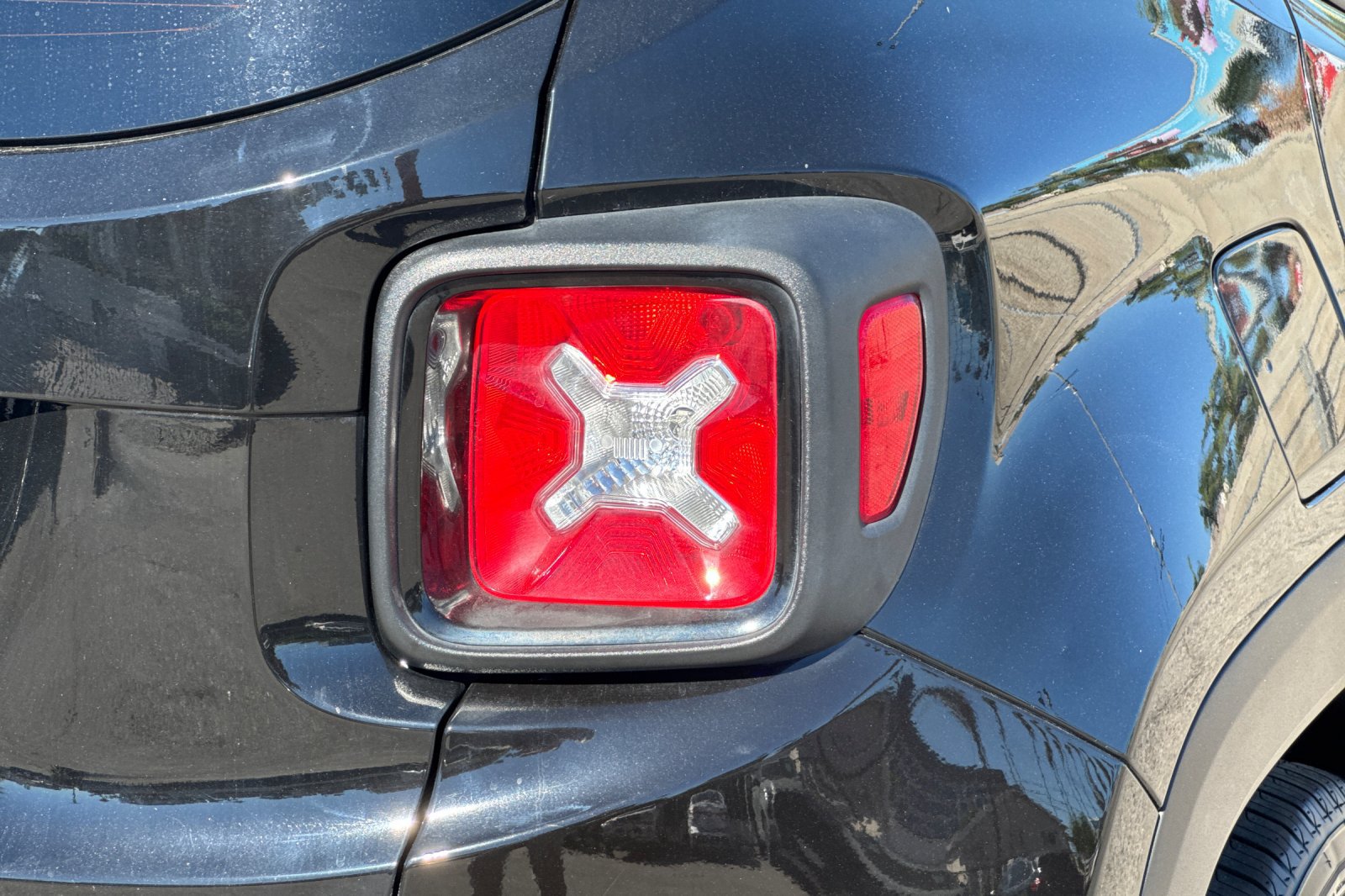 Used 2019 Jeep Renegade Altitude w/ Quick Order Package 2XM FWD image 28