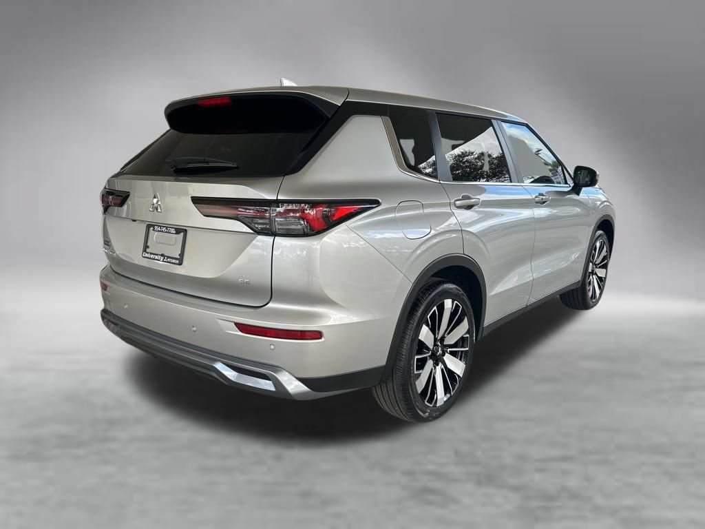 New 2026 Mitsubishi Outlander SE FWD image 3